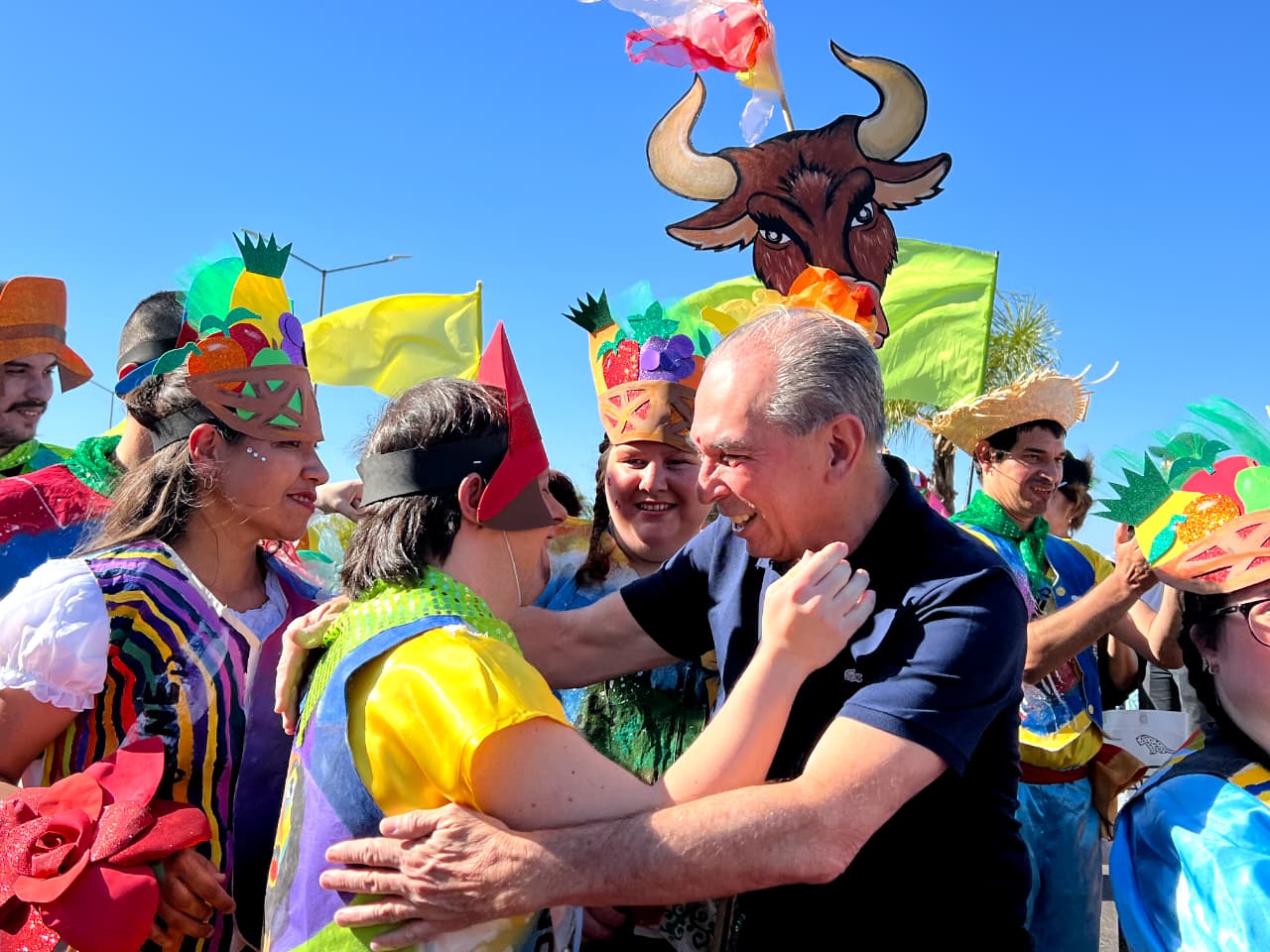 <p>Con la entrega de la llave, mucho ritmo y colorido, se puso en la marcha la Estudiantina 2025</p>
